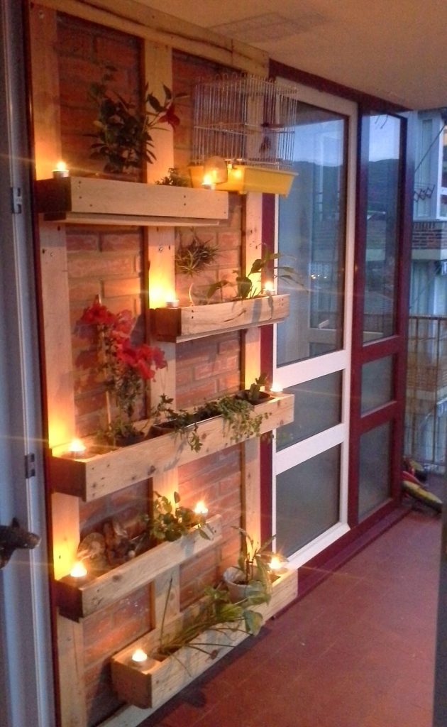 Scrap wood balcony garden idea