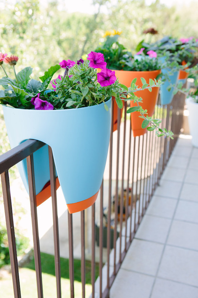 Rail balcony garden idea