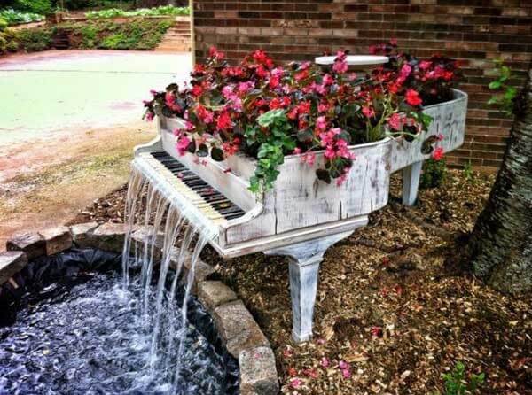 Piano backyard pond