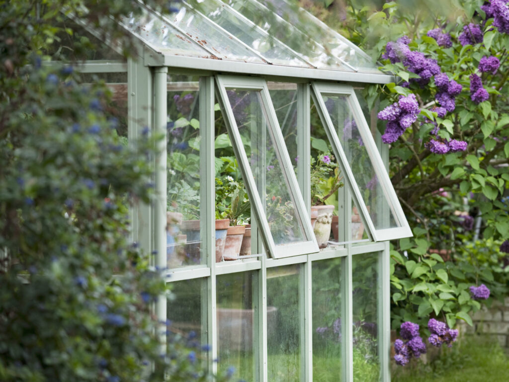 How To Choose and Install The Best Greenhouse