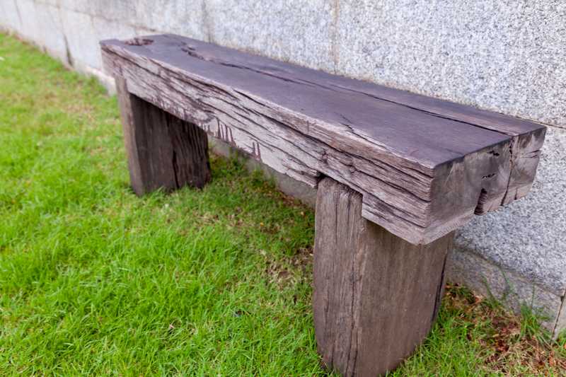 8 Original Garden Bench Ideas for Inspiration