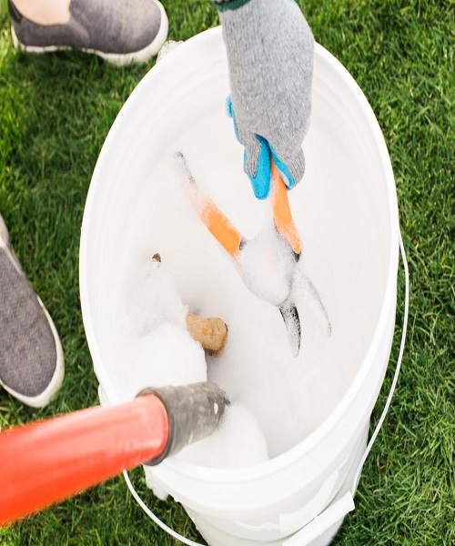 Clean Garden Tools