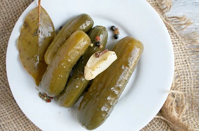 Best Crock Dill Pickles Secret Method to Ferment Cucumbers