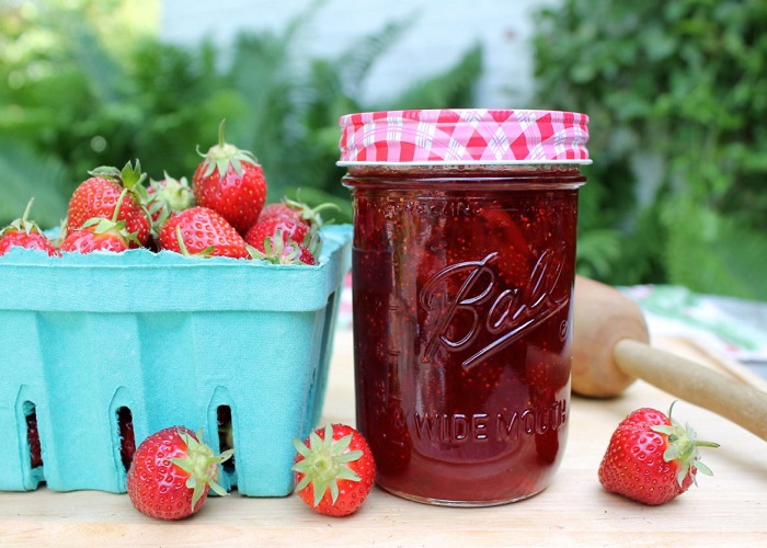 The Best Pectin-Free Strawberry Honey Jam Recipe (without White Sugar)