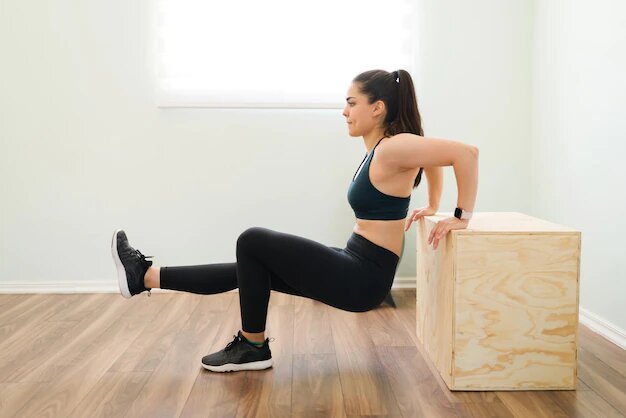 Tricep-Dips-with-Single-Leg-Extension