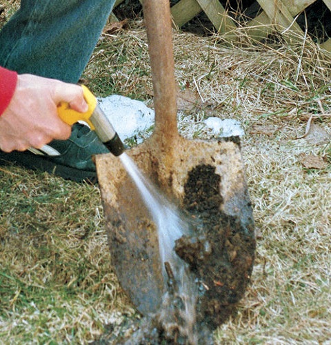 Clean Your Gardening Equipment