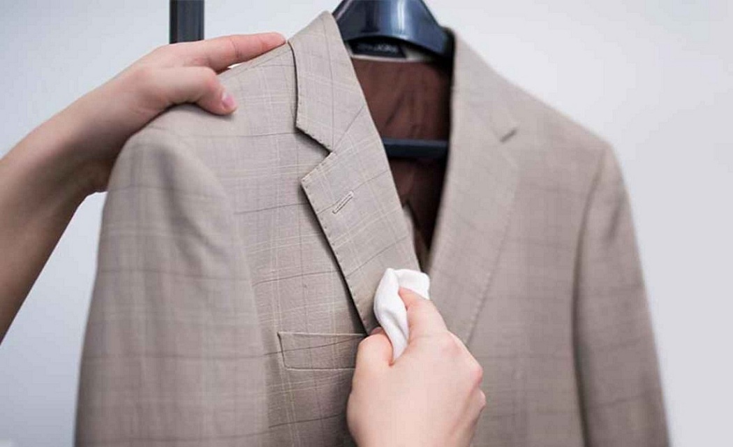3-Best-Ways-to-Clean-Your-Suit-at-Home