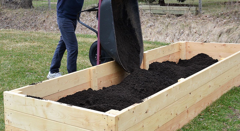 The-Secret-To-Filling-Raised-Beds-How-to-Make-Incredible-Raised-Bed-Soil