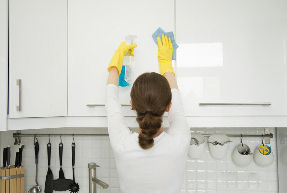 How-to-Get-Grease-Out-of-Your-Kitchen-Cabinets