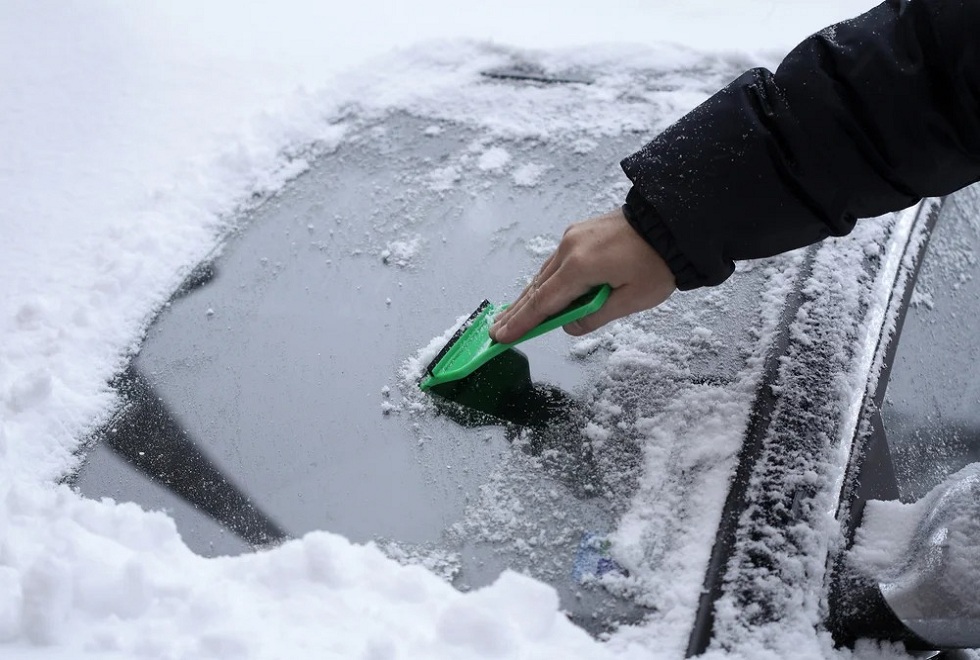 The-Best-DIY-Windshield-De-Icer-Spray