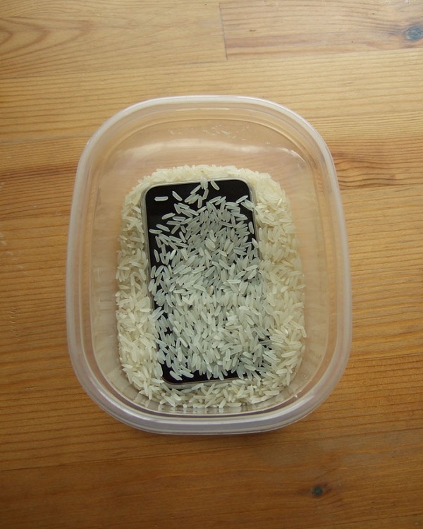 Bury-the-device-in-rice-or-a-tightly-sealed-container
