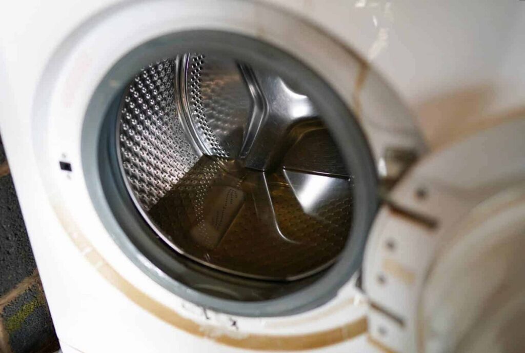 Fill-the-Washing-Machine-with-Water