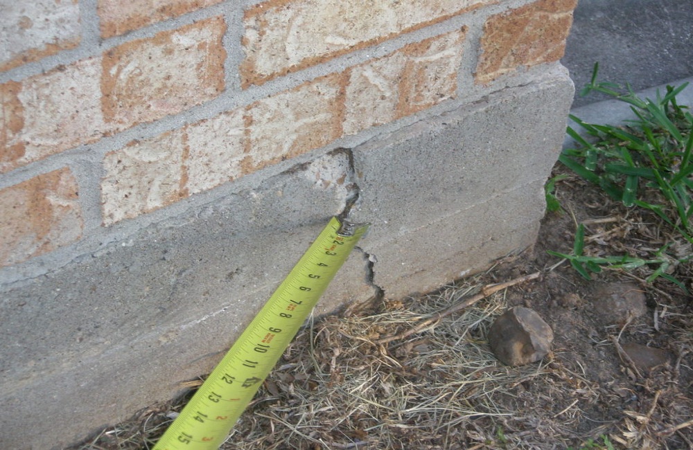 Foundation-Flaws-Repairing-Small-Foundation-Cracks