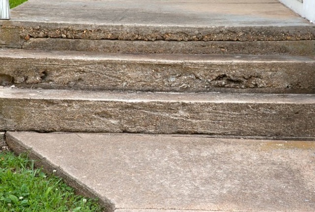 Stair-Repairs-Repairing-the-Edges-of-Concrete-Steps