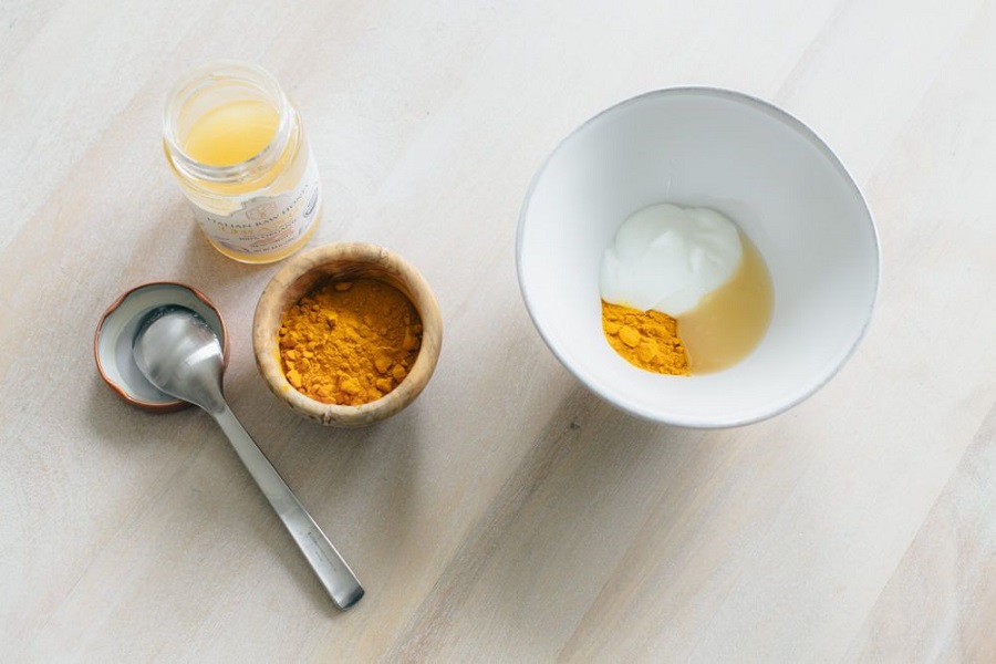 Yogurt-Turmeric-and-Honey