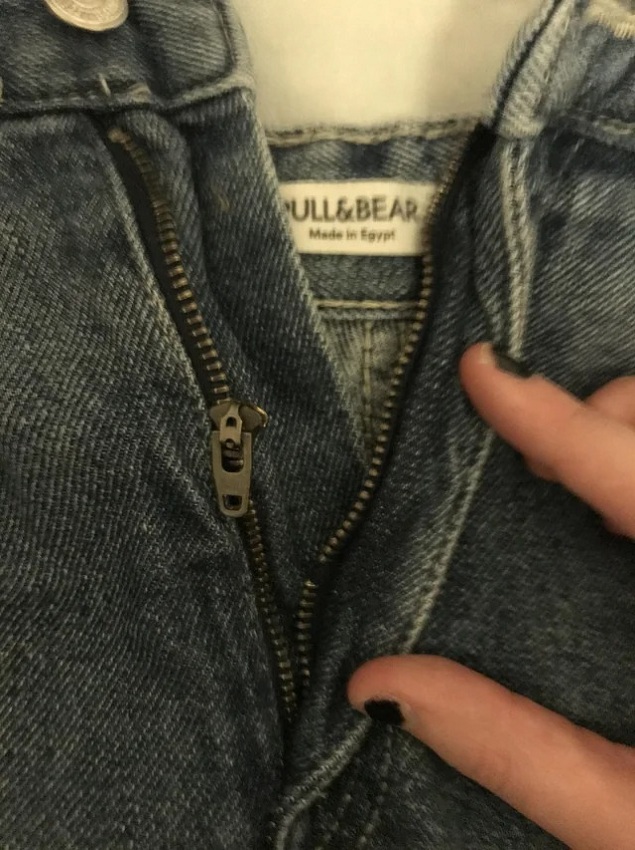 How-to-Fix-a-Zipper-Slider-that-Came-Off-the-Track