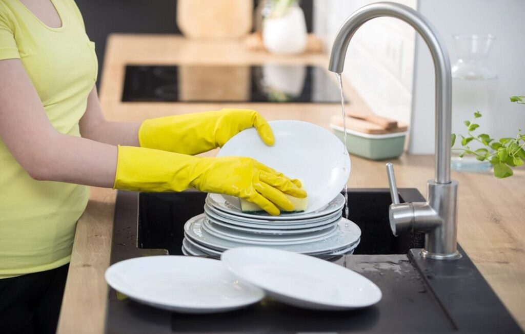 Put-on-rubber-gloves-when-you-wash-dishes