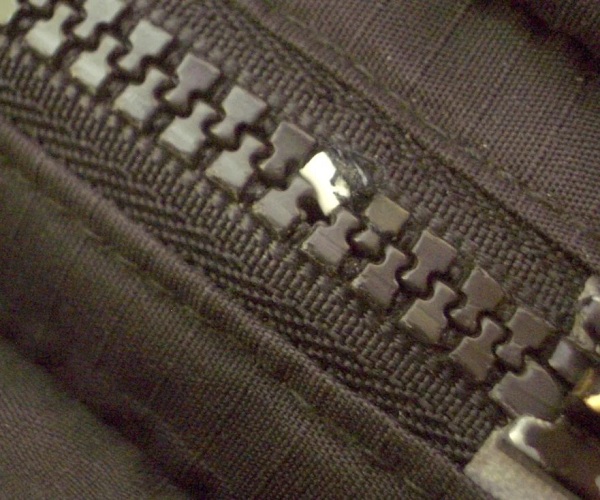 Zipper-with-broken-teeth