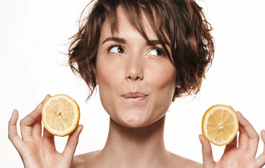 Using-Lemon-To-Brighten-Skin