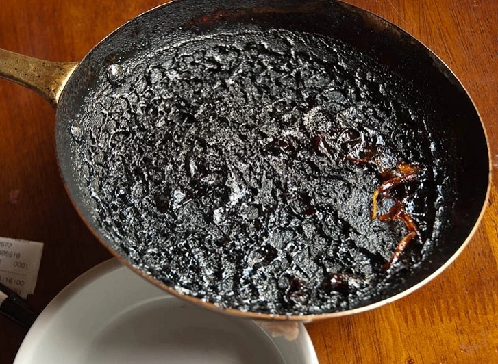 Burnt-food-in-a-frying-pan