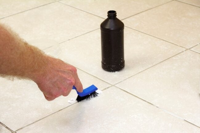 De-gunk-tile-and-grout