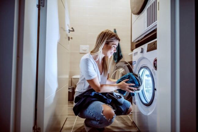 Wash-and-dry-your-clothes-at-night