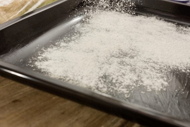 How to Clean Cookie Sheets With Baking Soda
