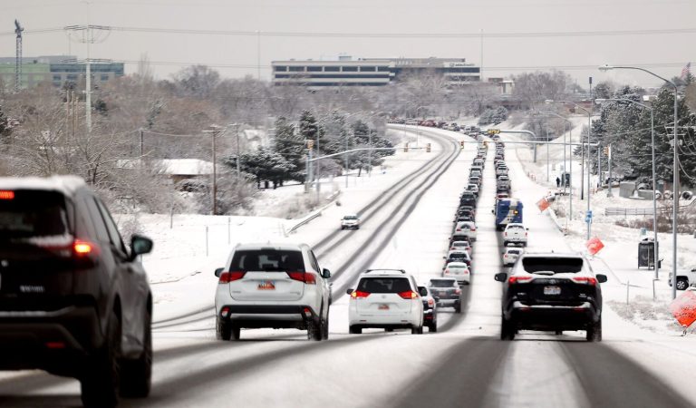 Winter Road Warriors: 16 Must-Have Emergency Supplies for Your Car!